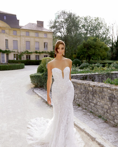 Булчинска рокля Sincerity Bridal 44528 с дантела, дълбоко деколте и силует fit and flare
